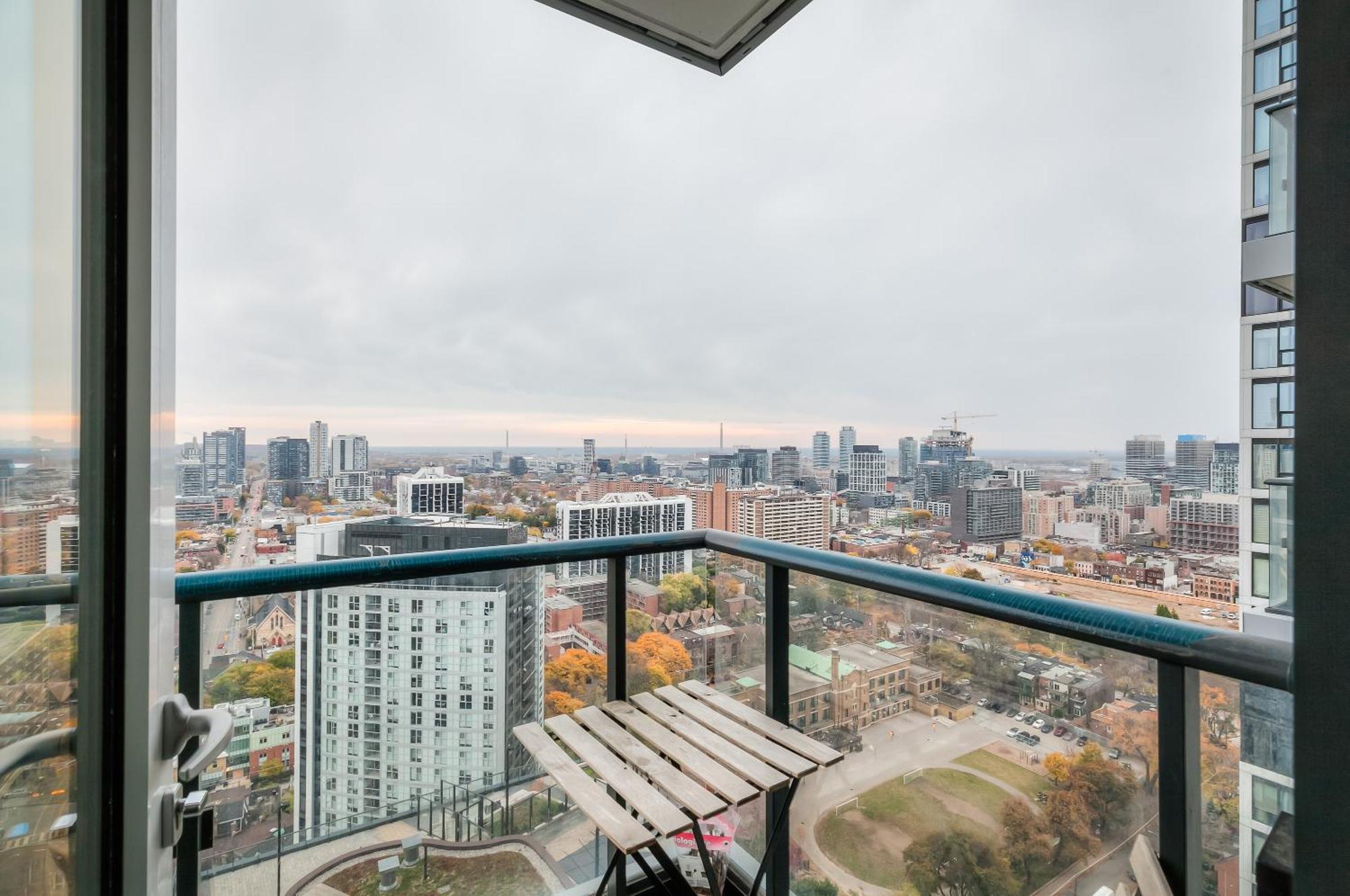 Panorama Suites Downtown Торонто Екстер'єр фото